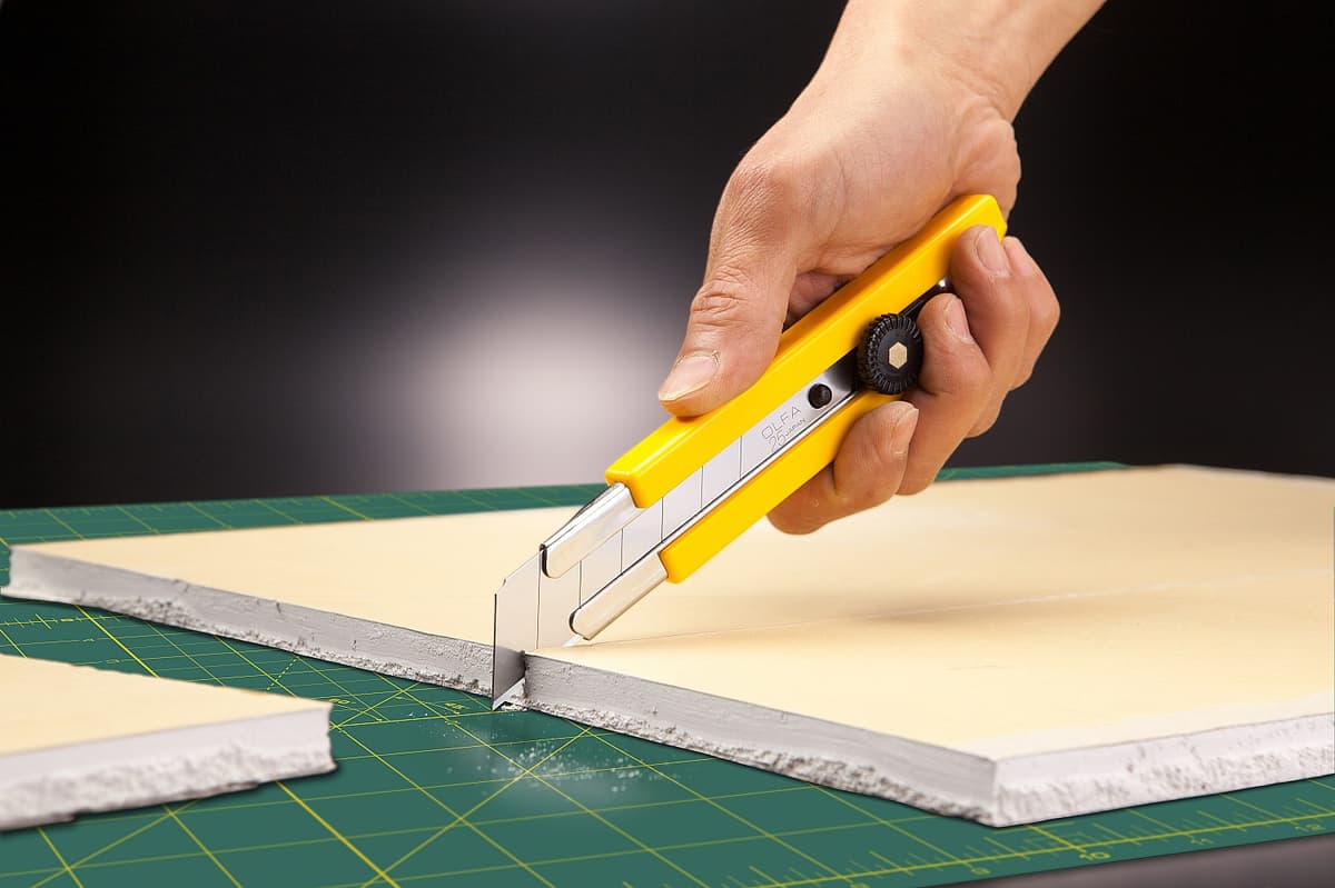 Нож OLFA с выдвижным лезвием, в комплекте с лезвиями 5 шт 25мм OL-H-1 BB/5 BB