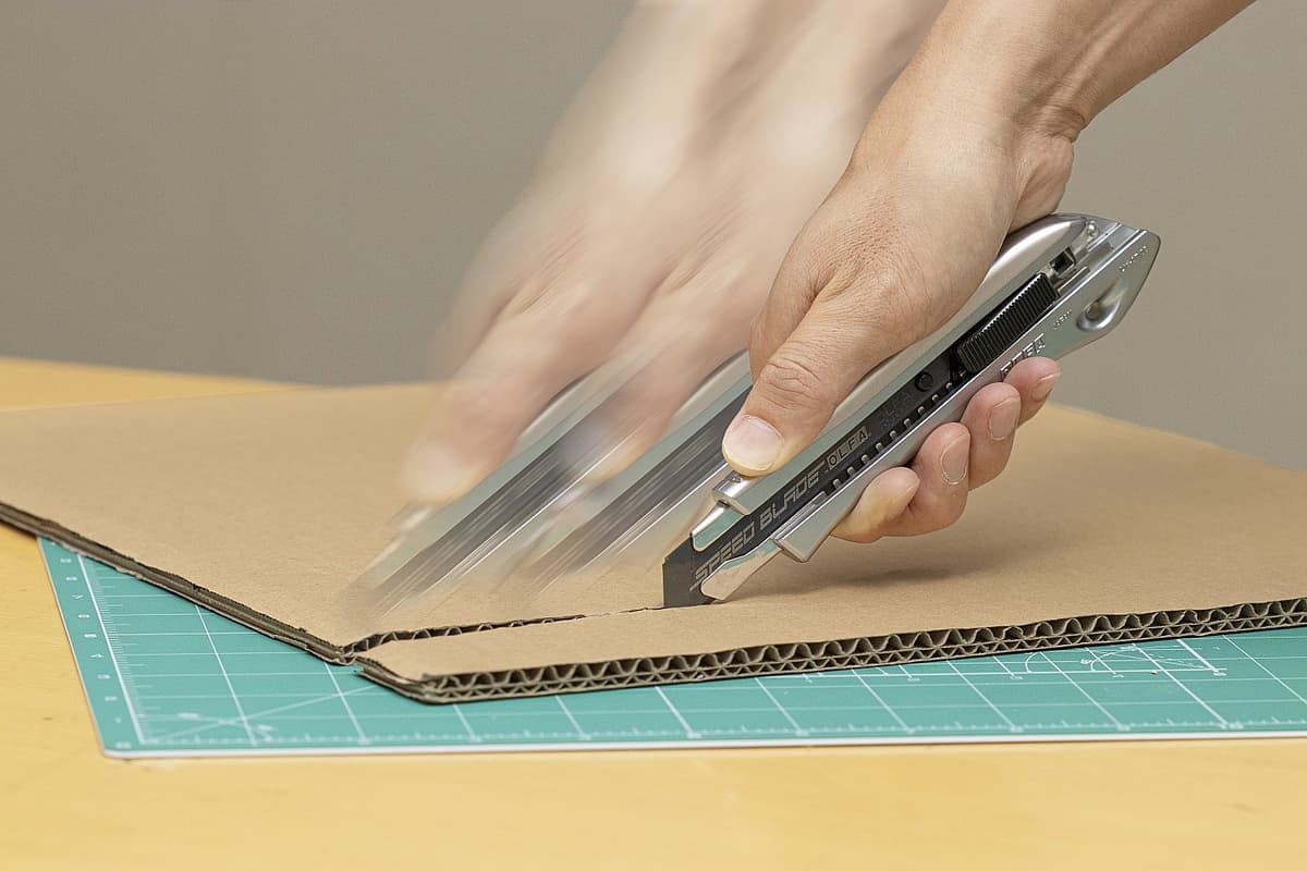 Нож OLFA 18 мм с выдвижным сегментированным лезвием, автофиксатор OL-LTD-AL-LFB